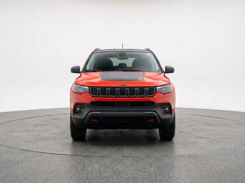Used 2025 Jeep Compass Trailhawk AWD/4WD image 2