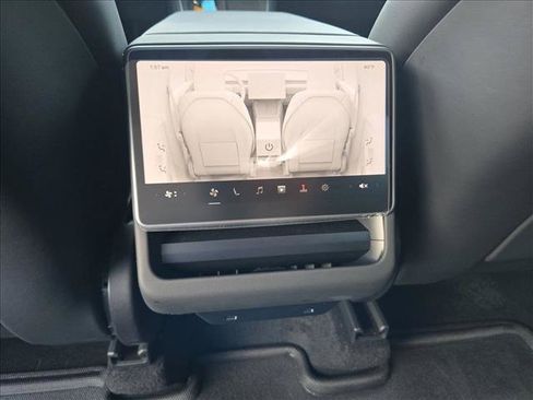 Used 2026 Tesla Model Y Long Range AWD/4WD image 19