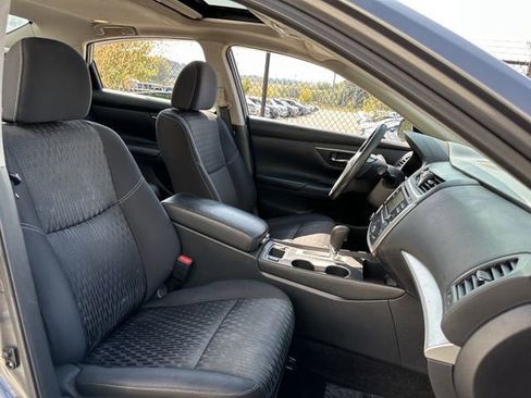 Used 2017 Nissan Altima 2.5 SV w/ Convenience Package FWD image 30