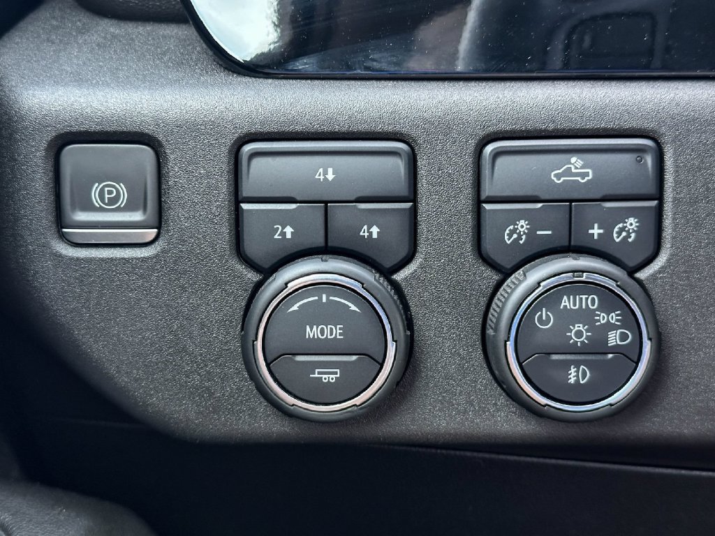 Used 2024 Chevrolet Silverado 2500 LT AWD/4WD image 35