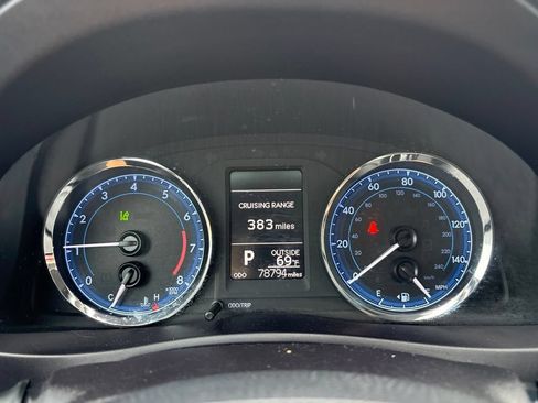 Used 2018 Toyota Corolla LE FWD image 26