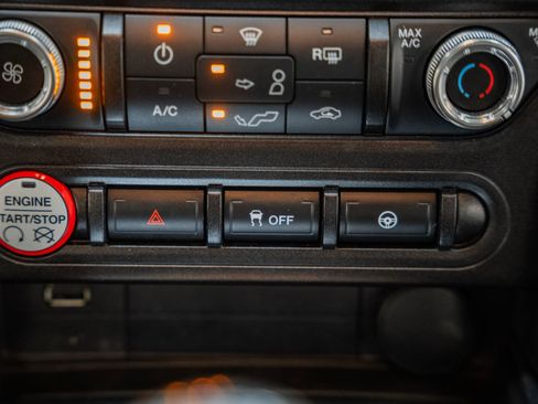 Used 2017 Ford Mustang Coupe image 27