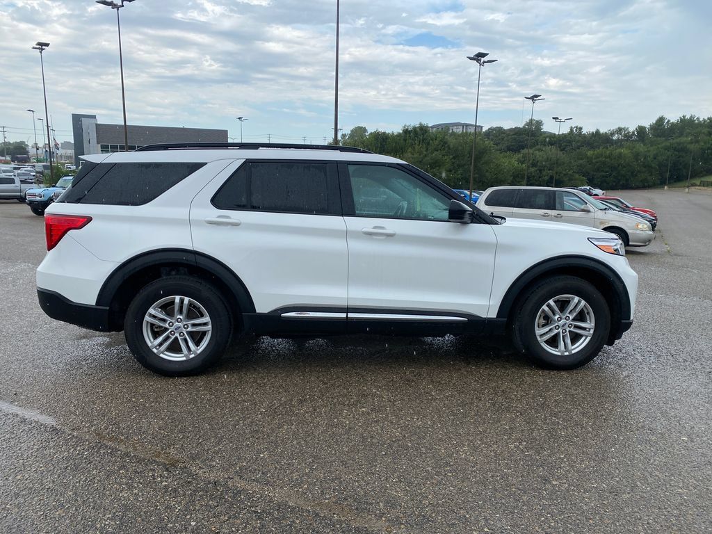 Used 2023 Ford Explorer XLT AWD/4WD image 10