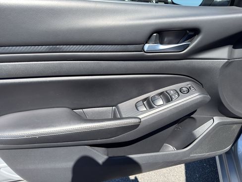 Used 2024 Nissan Altima 2.5 SV image 10