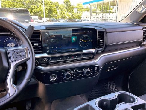Used 2023 Chevrolet Silverado 1500 LT AWD/4WD image 18