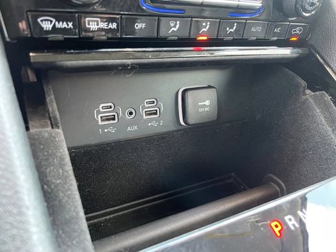 Used 2023 Jeep Grand Cherokee L Limited w/ Black Appearance Package AWD/4WD image 19