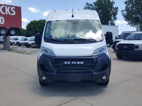 Used 2024 RAM ProMaster 2500 w/ Convenience Group FWD image 4