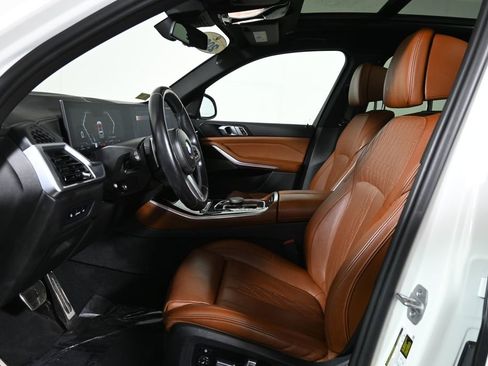 Used 2024 BMW X5 xDrive40i w/ M Sport Package image 3