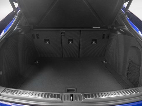 Certified 2025 Porsche Macan image 24