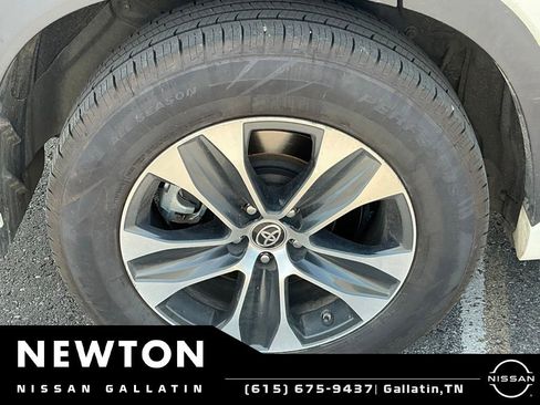 Used 2021 Toyota Highlander XLE FWD image 26