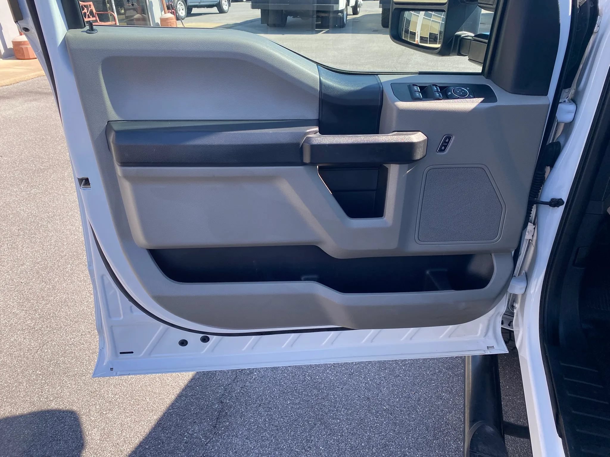 Used 2022 Ford F250 XL w/ Power Equipment Group AWD/4WD image 9