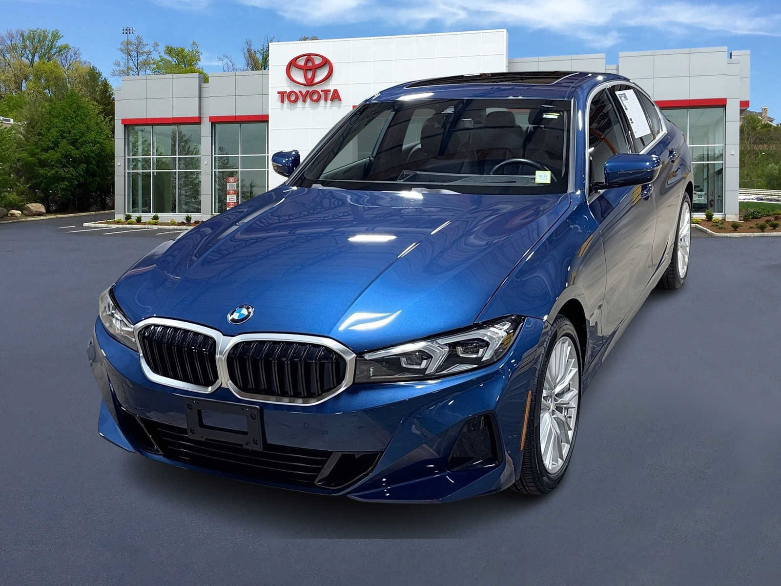 Used 2024 BMW 330i xDrive Sedan w/ Premium Package AWD/4WD image 1
