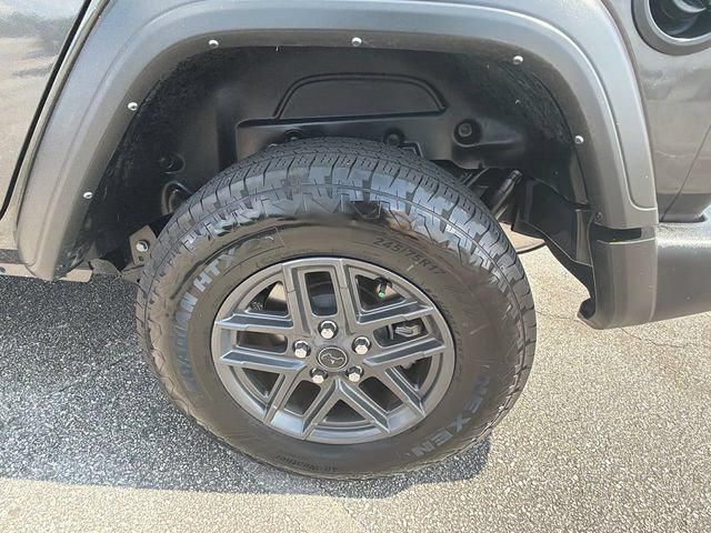 Used 2025 Jeep Wrangler Unlimited Sport AWD/4WD image 19