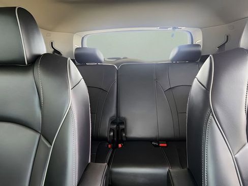 Used 2019 Buick Enclave Avenir FWD image 24