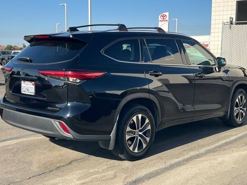 Used 2020 Toyota Highlander XLE AWD/4WD image 6