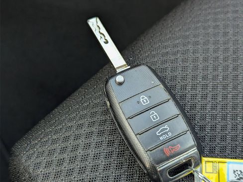 Used 2018 Kia Optima S image 25