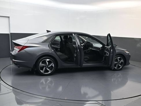 Used 2023 Hyundai Elantra SEL w/ Convenience Package FWD image 28