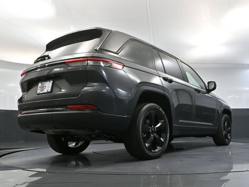 Used 2023 Jeep Grand Cherokee Altitude AWD/4WD image 52