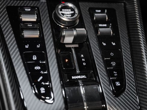 Used 2025 Aston Martin DB12 Coupe image 27