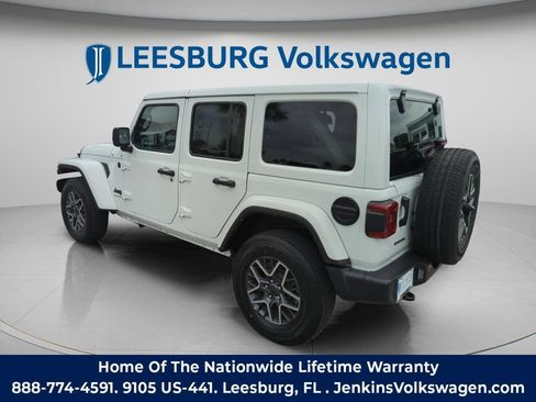 Used 2025 Jeep Wrangler Unlimited Sahara AWD/4WD image 9