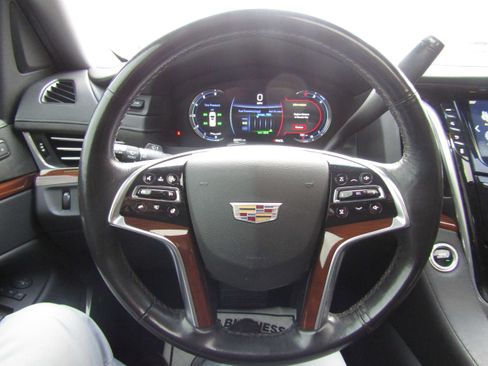 Used 2019 Cadillac Escalade ESV Premium Luxury image 17