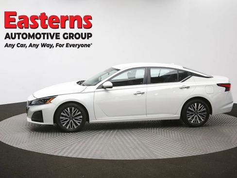 Used 2023 Nissan Altima 2.5 SV FWD image 59