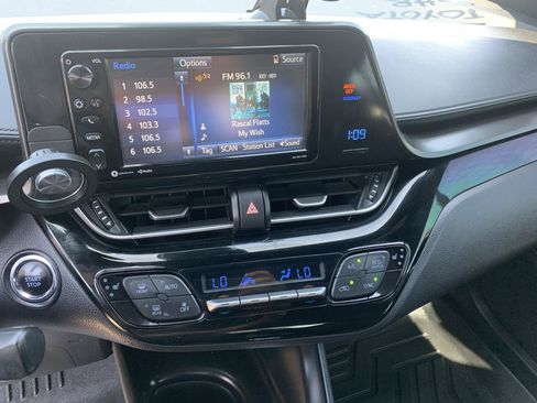 Used 2018 Toyota C-HR XLE FWD image 14