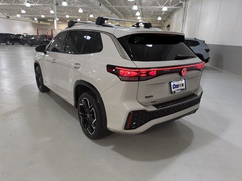 Certified 2026 Volkswagen Tiguan SEL R-Line image 6