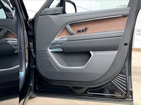 Used 2025 Land Rover Range Rover SE AWD/4WD image 23