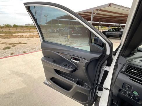 Used 2021 Honda Ridgeline Black Edition image 32