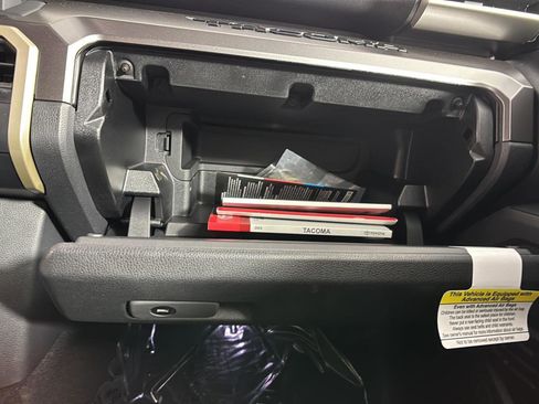 Used 2025 Toyota Tacoma TRD Off-Road image 34