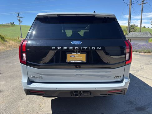 Certified 2025 Ford Expedition Active AWD/4WD image 10