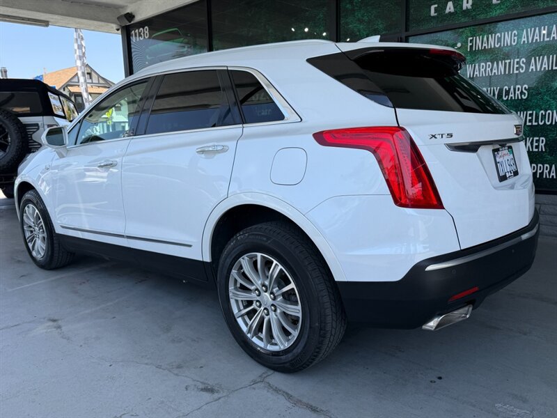 Used 2017 Cadillac XT5 Luxury w/ Driver Awareness Package FWD image 4