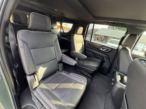 Used 2021 Chevrolet Suburban Premier w/ Premium Package RWD image 33