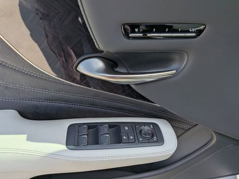 Used 2023 Lexus LS 500 w/ Interior Upgrade Package image 10