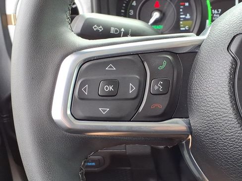 Used 2025 Jeep Wrangler Unlimited Sahara AWD/4WD image 30