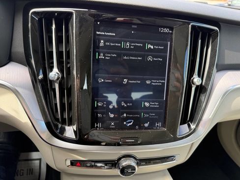 Used 2019 Volvo S60 T5 Momentum w/ Multimedia Package image 21