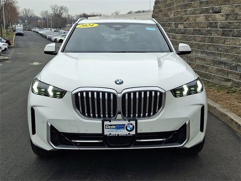 Used 2024 BMW X5 xDrive40i w/ Parking Assistance Package image 2