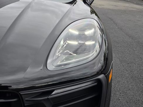Used 2025 Porsche Macan image 12