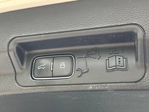 Used 2020 Ford Explorer XLT w/ Equipment Group 202A AWD/4WD image 26