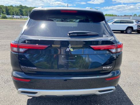New 2025 Mitsubishi Outlander 4WD Plug-In Hybrid image 4