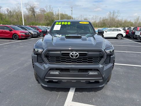 Used 2024 Toyota Tacoma TRD Sport w/ TRD Sport Upgrade Package image 10