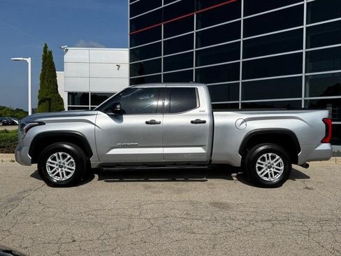 Used 2022 Toyota Tundra SR5 w/ SR5 Convenience Package AWD/4WD image 6