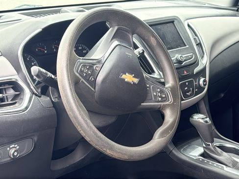 Used 2020 Chevrolet Equinox LS FWD image 14