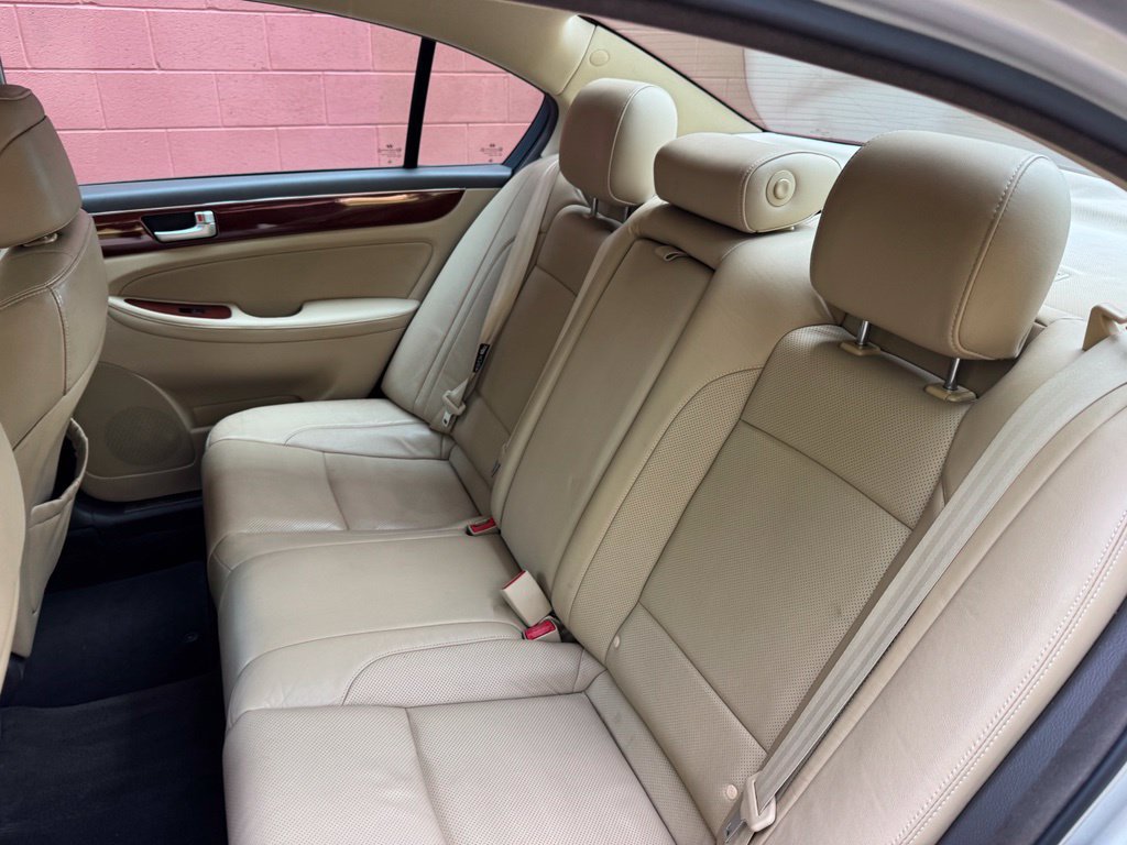 Used 2012 Hyundai Genesis 3.8 RWD image 18