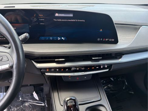 Used 2024 Cadillac XT4 Premium Luxury FWD image 16