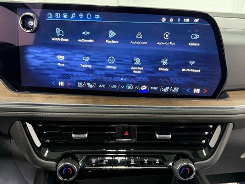 Used 2025 Chevrolet Suburban High Country image 30