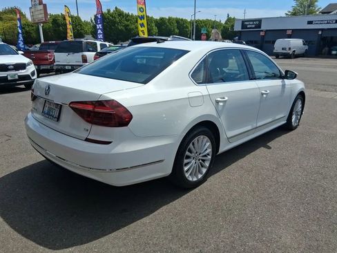Used 2017 Volkswagen Passat 1.8T SE w/ SE Lighting Package FWD image 5