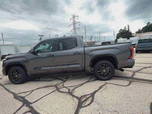 Used 2024 Toyota Tundra Platinum AWD/4WD image 5