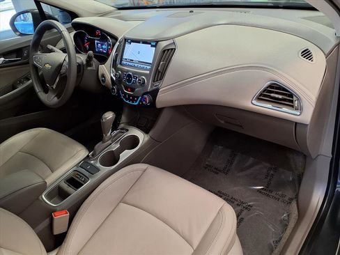 Used 2018 Chevrolet Cruze Premier image 9